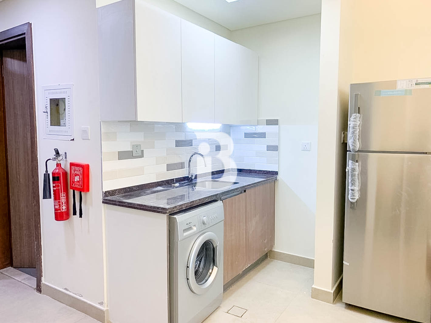 FULLY FURNISHED | HIGH RISE | SPACIOUS