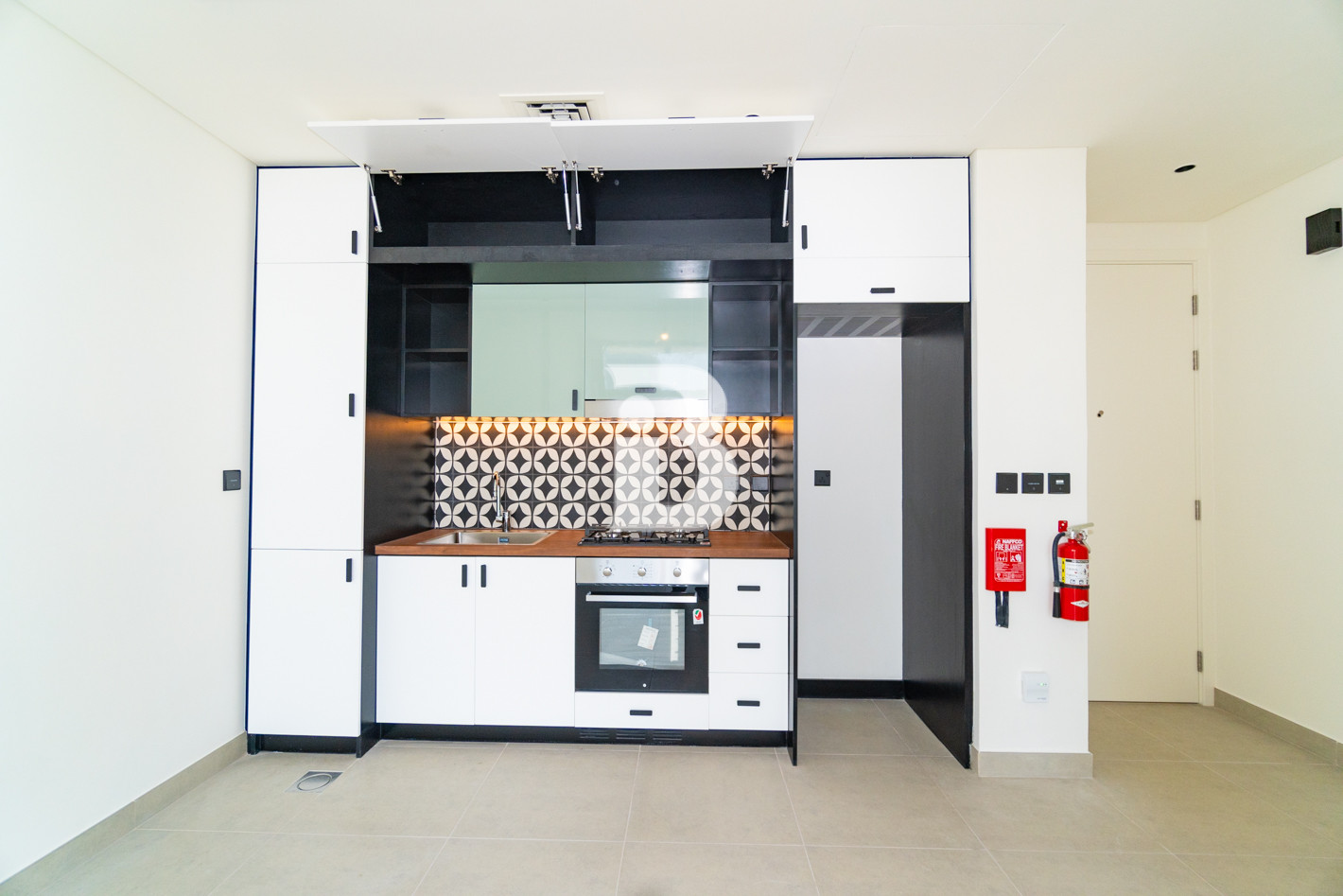 UNFURNISHED } 2BR | MODERN UNIT