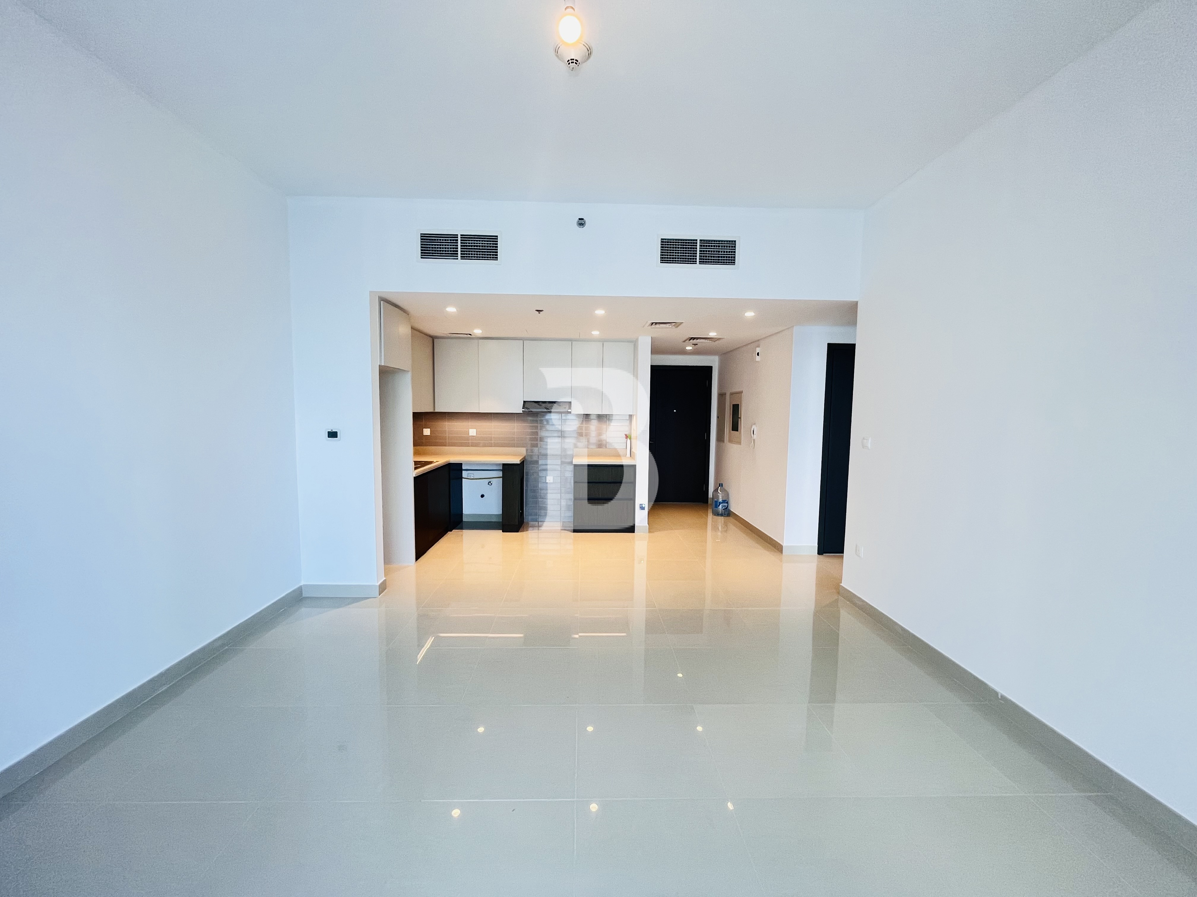 STUNNING SKYLINE CREEK VIEW | VACANT ON TRANSFER