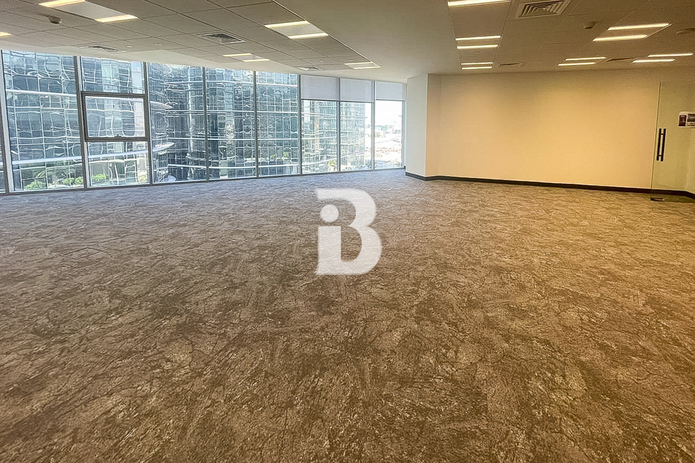 FULLY FITTED| PANORAMIC CITYSCAPE |VACANT OFFICE