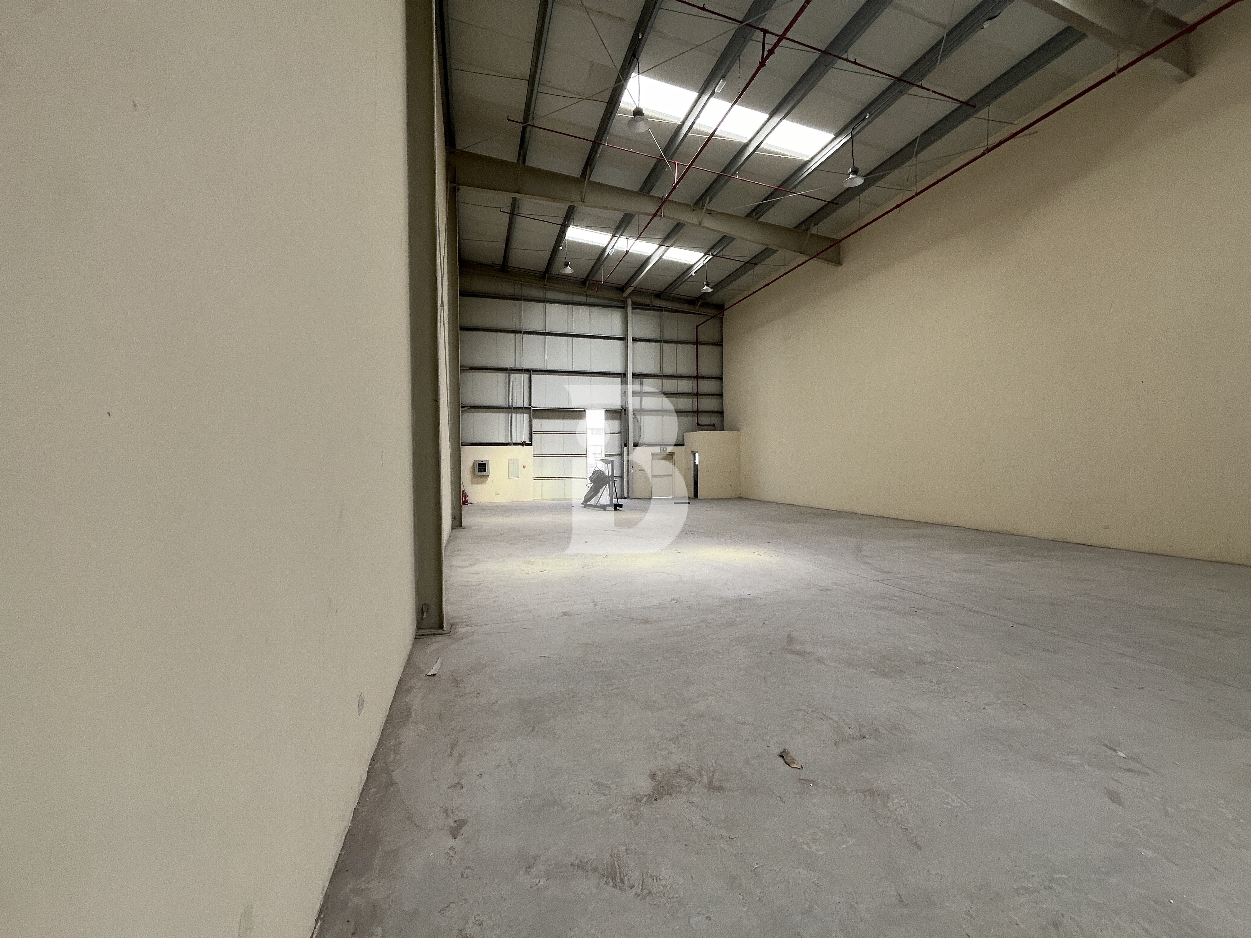 WAREHOUSE | 11300 SQFT | 30KW | MEZZANINE | CLEAN