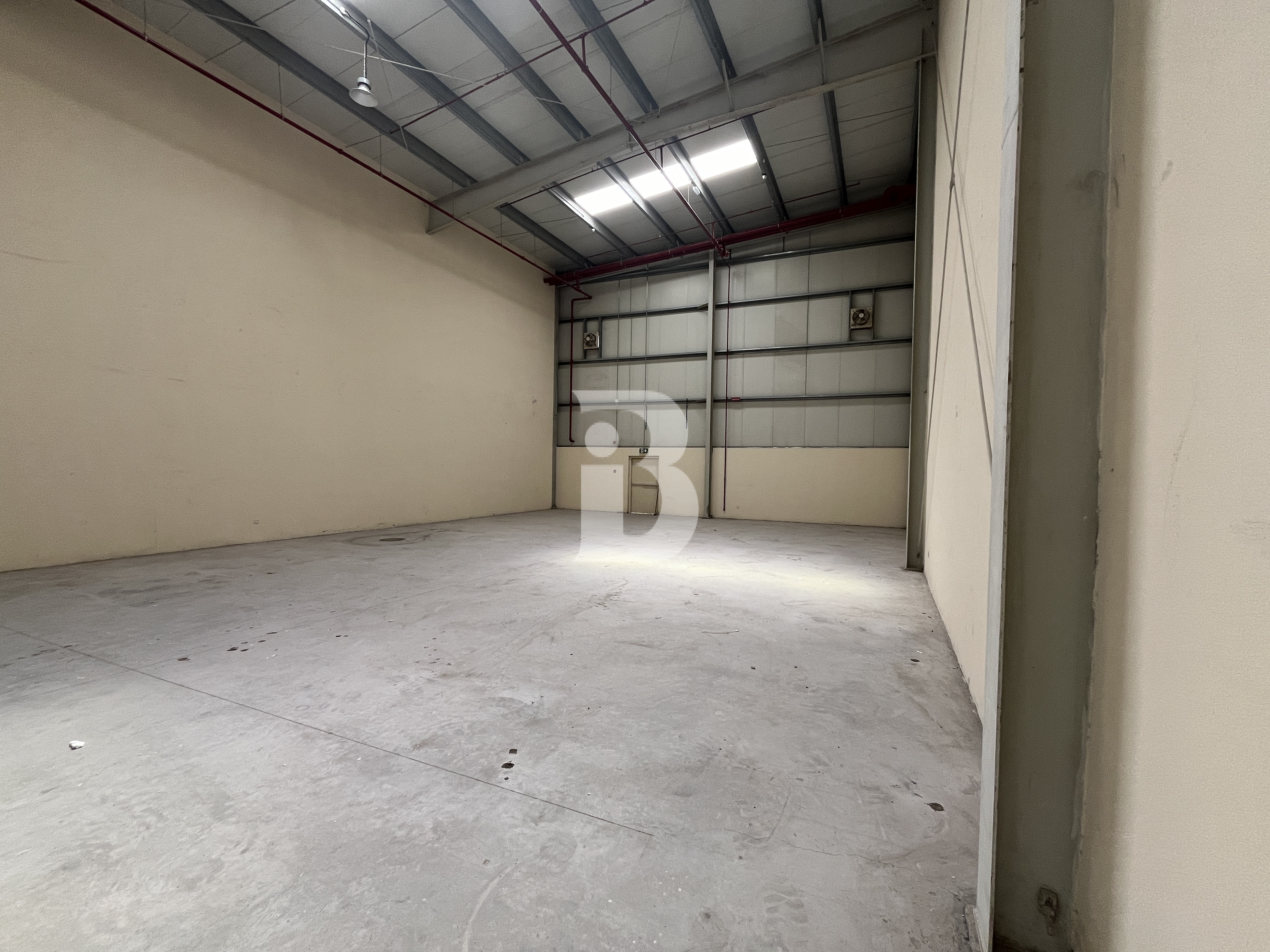 WAREHOUSE | 11300 SQFT | 30KW | MEZZANINE | CLEAN