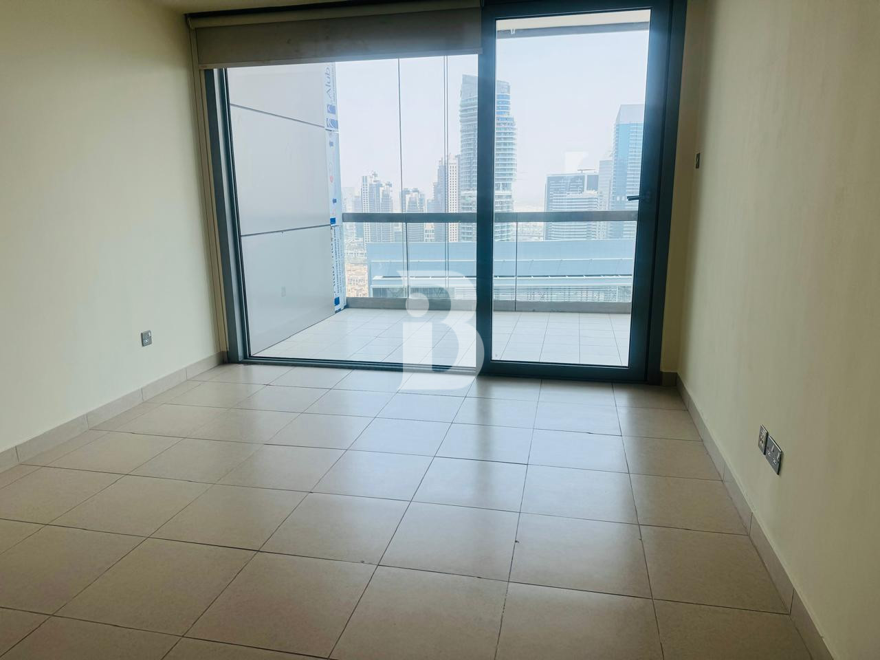 SPACIOUS | HIGH FLOOR | READY TO MOVE IN