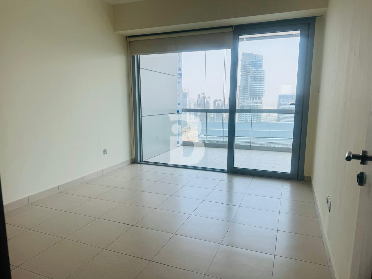 SPACIOUS | HIGH FLOOR | READY TO MOVE IN