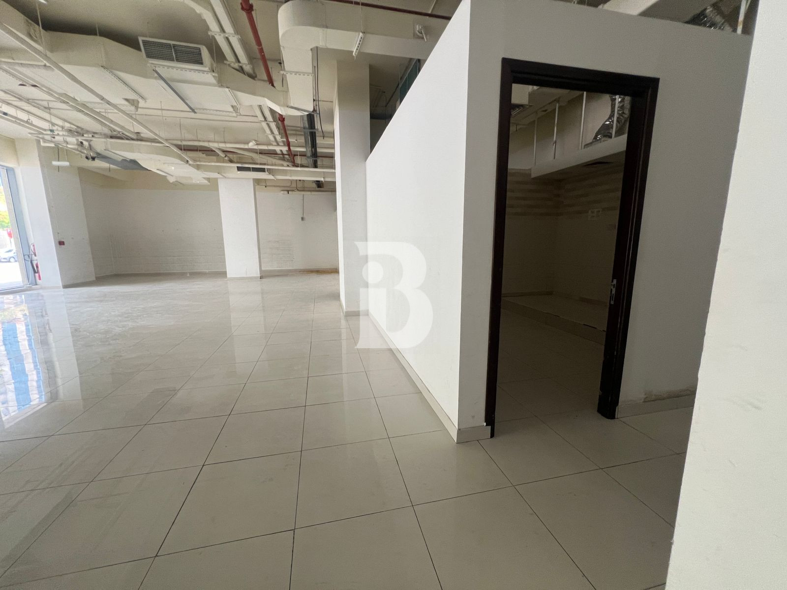 DOWNTOWN DUBAI|ROAD FACING |FITTED RETAIL |VACANT