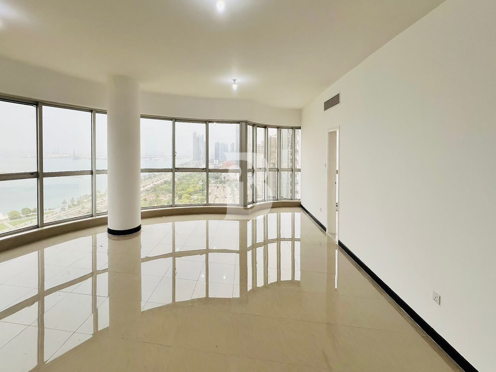 Spacious 4BHK | Huge Balcony | Full Sea View