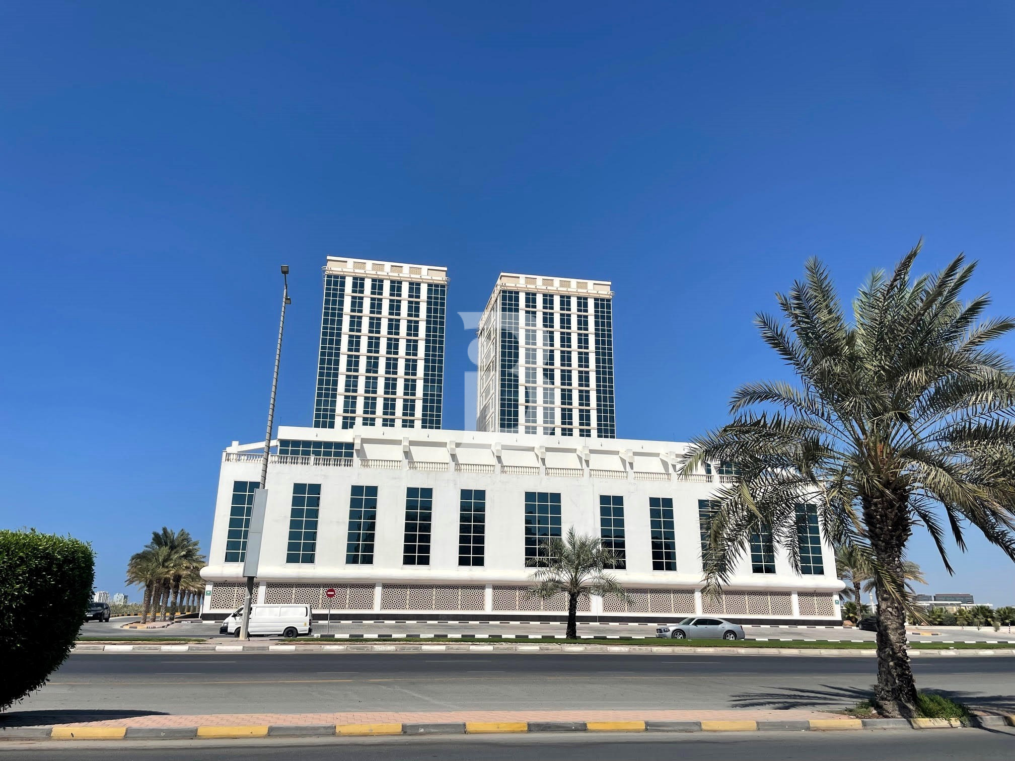 Prime location | Chiller Free | One Month Free