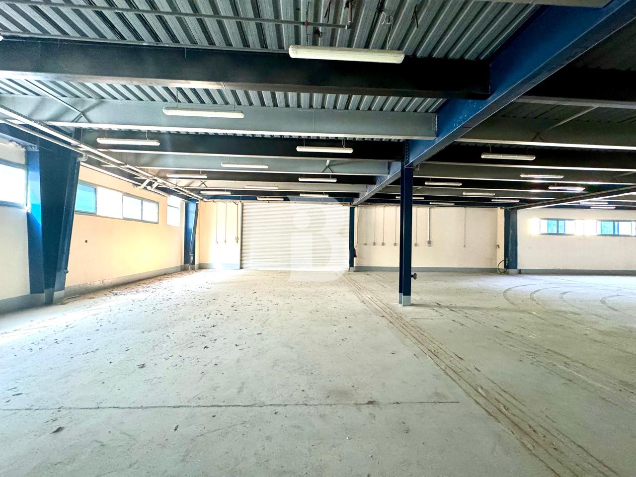 WAREHOUSE / OFFICE | 280KW | WELL MAINTAINED