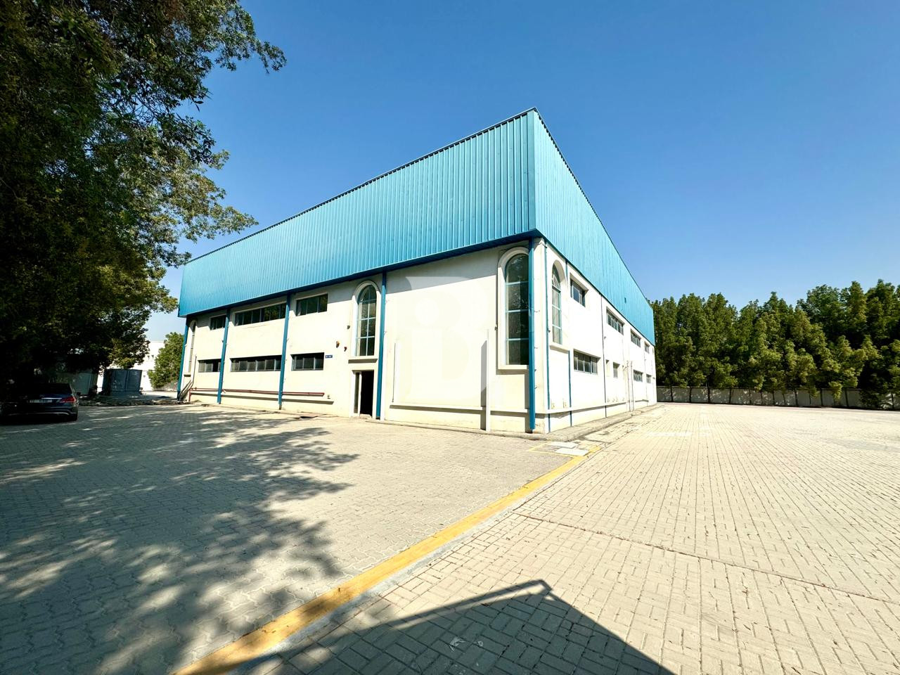 WAREHOUSE / OFFICE | 280KW | WELL MAINTAINED