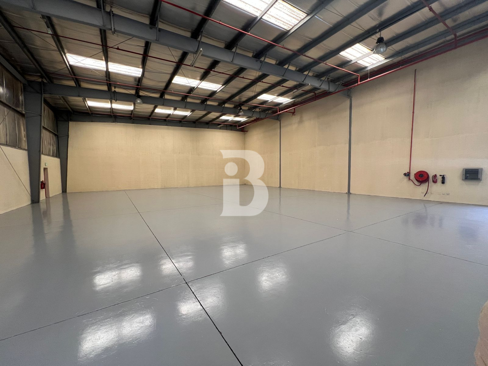 WAREHOUSE | HUGE | 40KW | AMAZING LOCATION