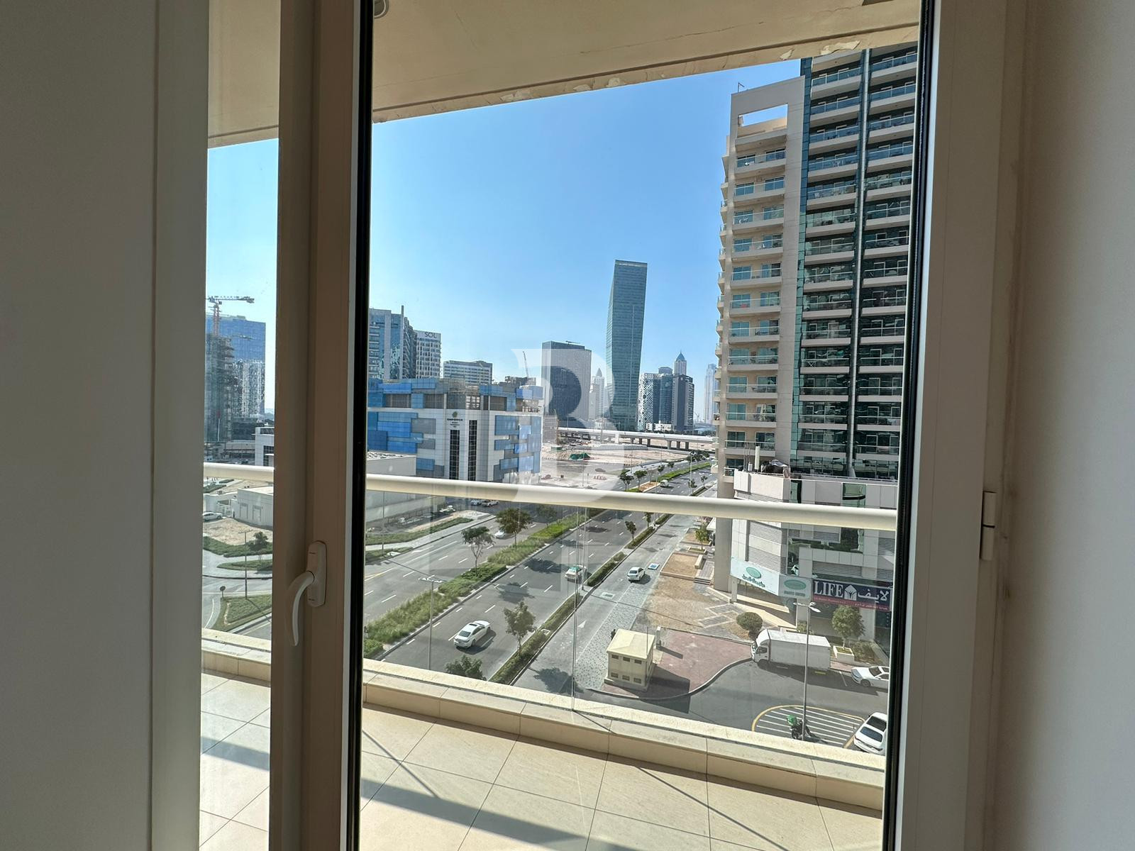 HOT OFFER 1BR | LARGE LAYOUT | CANAL VIEW | VACANT