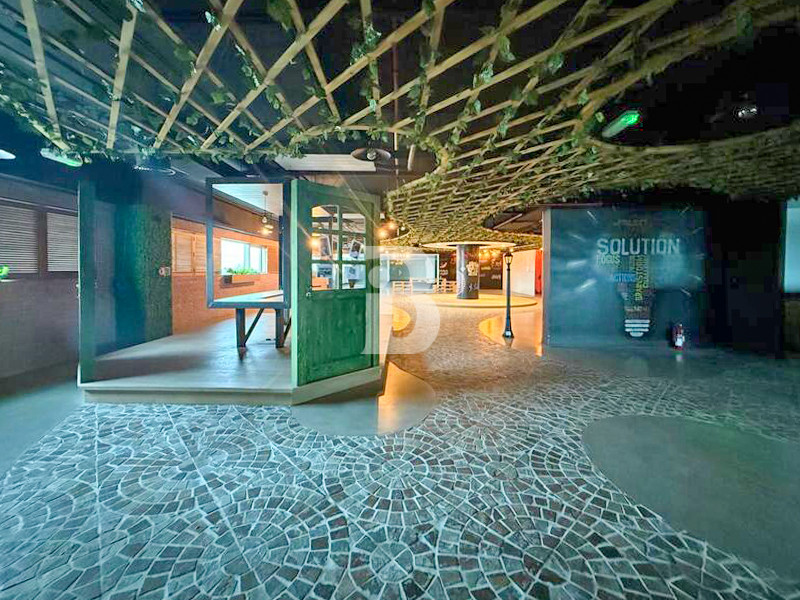 Bulk Unit | Ample Parking | Fully Fitted Retail