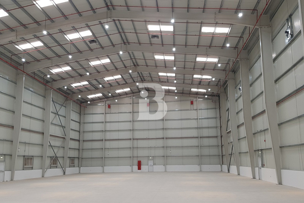 WAREHOUSE FOR RENT JAFZA / LOADING DOC / PARKING