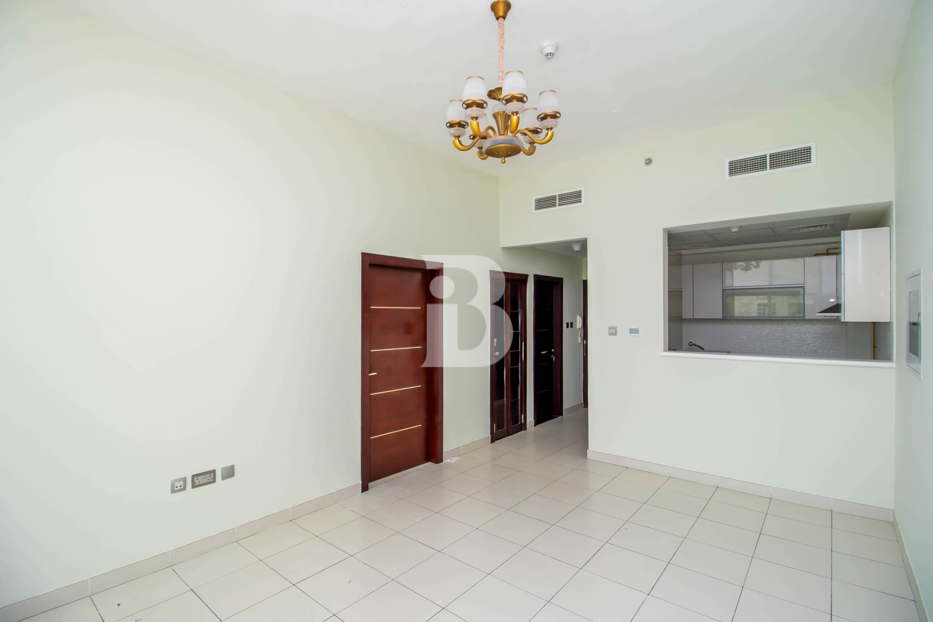 Bright Unit | Ready To Move | Prime Location