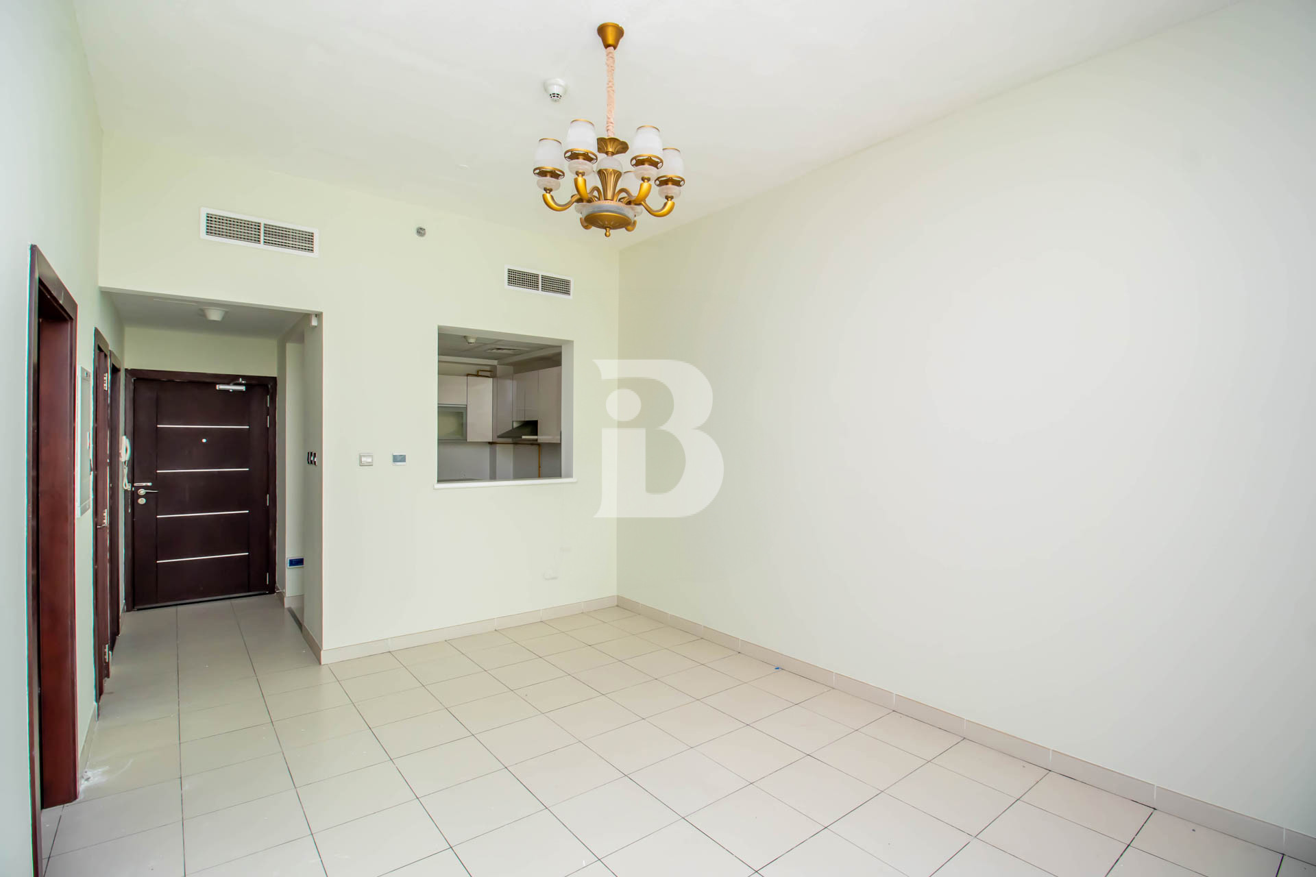 Bright Unit | Ready To Move | Prime Location