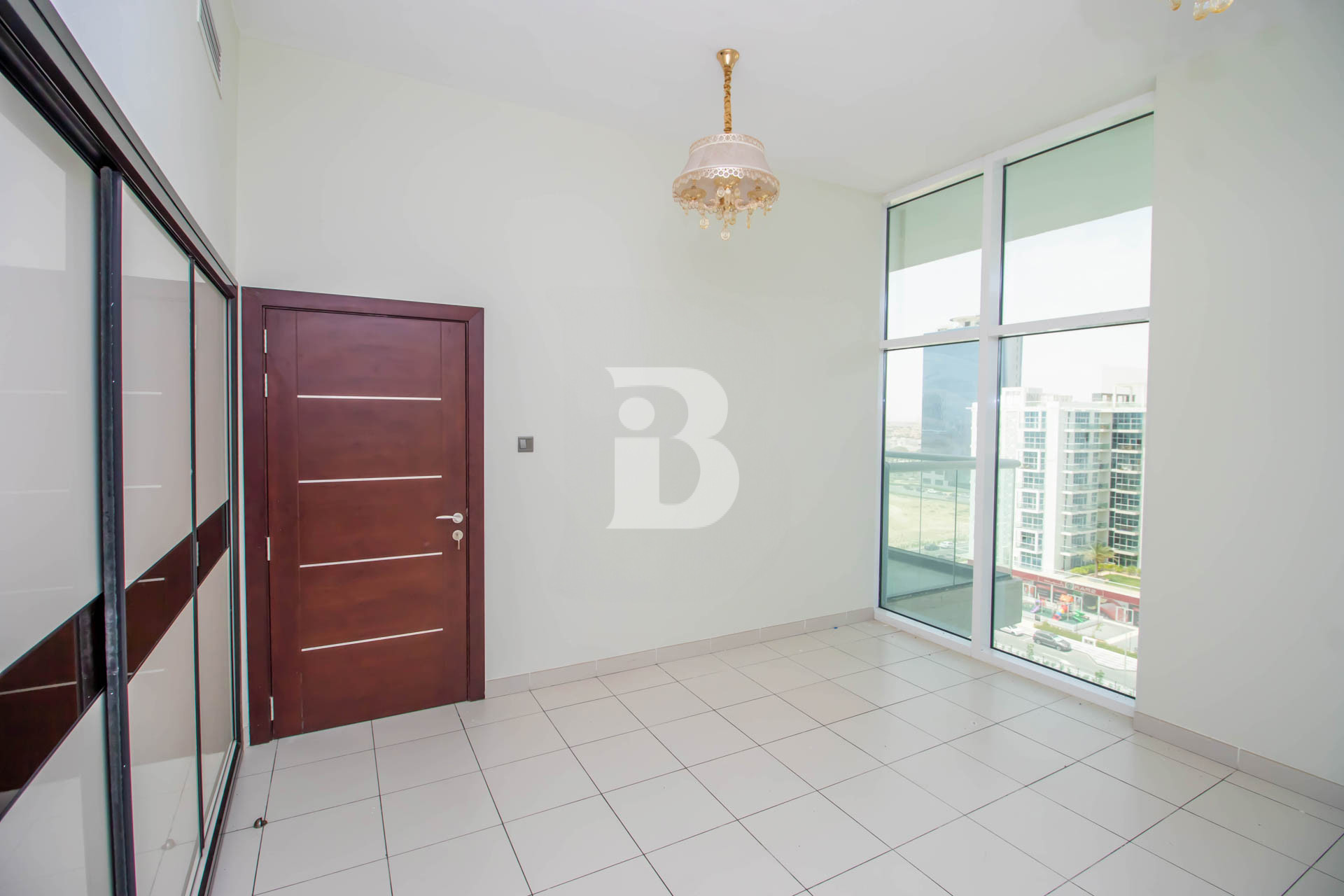 Bright Unit | Ready To Move | Prime Location