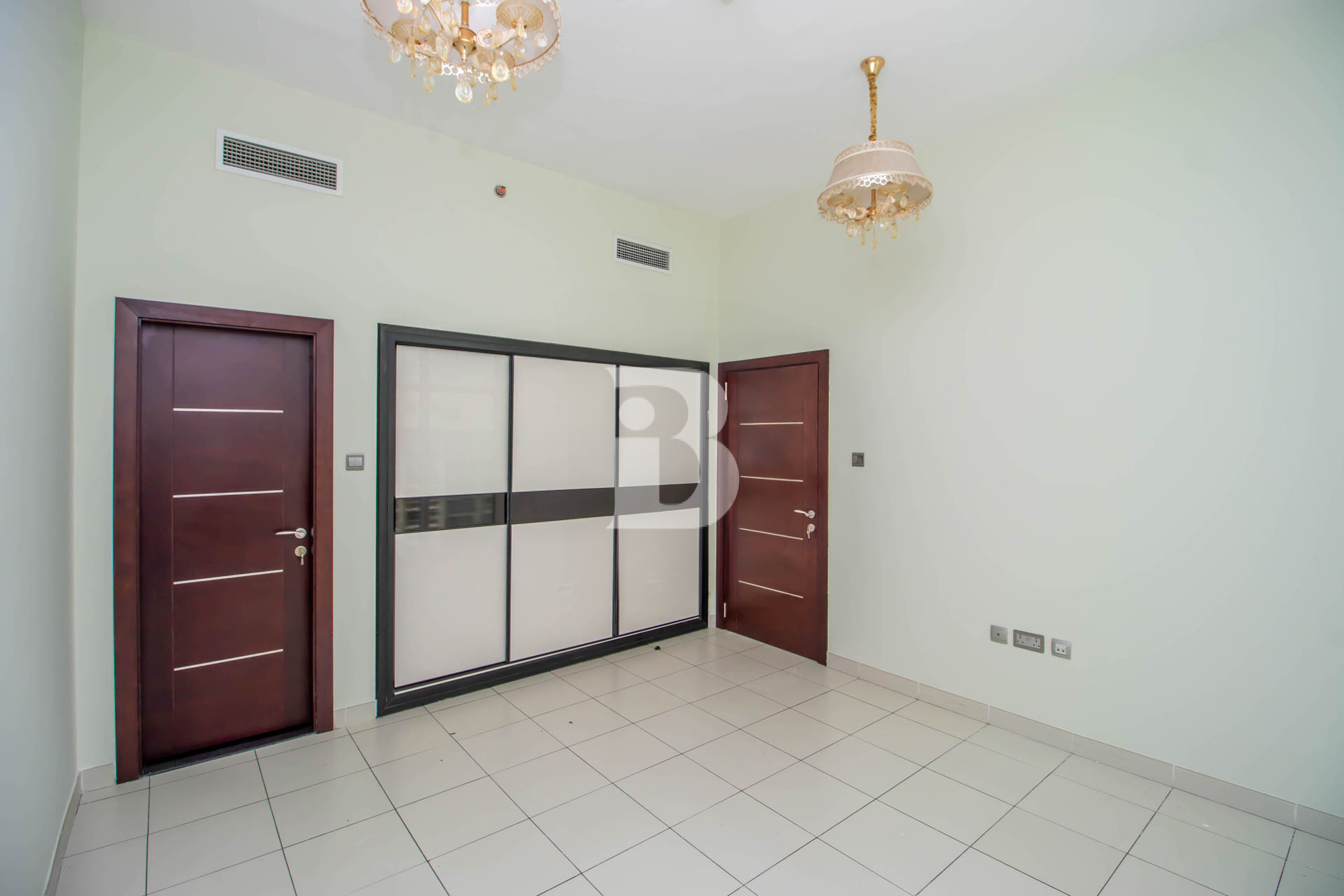 Bright Unit | Ready To Move | Prime Location