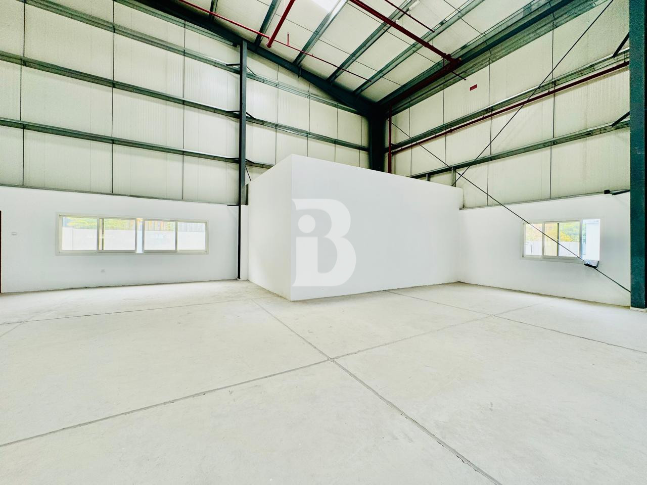 OPEN LAYOUT | 8 LOADING BAYS | 9-10MTRS HEIGHT | RACKING