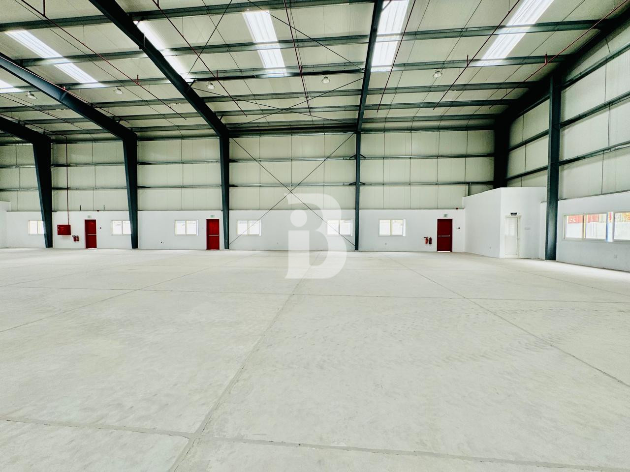OPEN LAYOUT | 8 LOADING BAYS | 9-10MTRS HEIGHT | RACKING