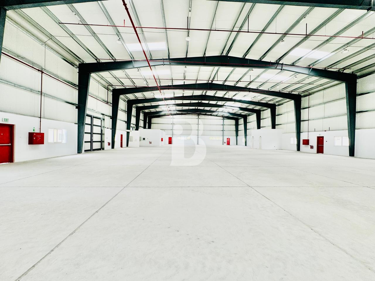 OPEN LAYOUT | 8 LOADING BAYS | 9-10MTRS HEIGHT | RACKING