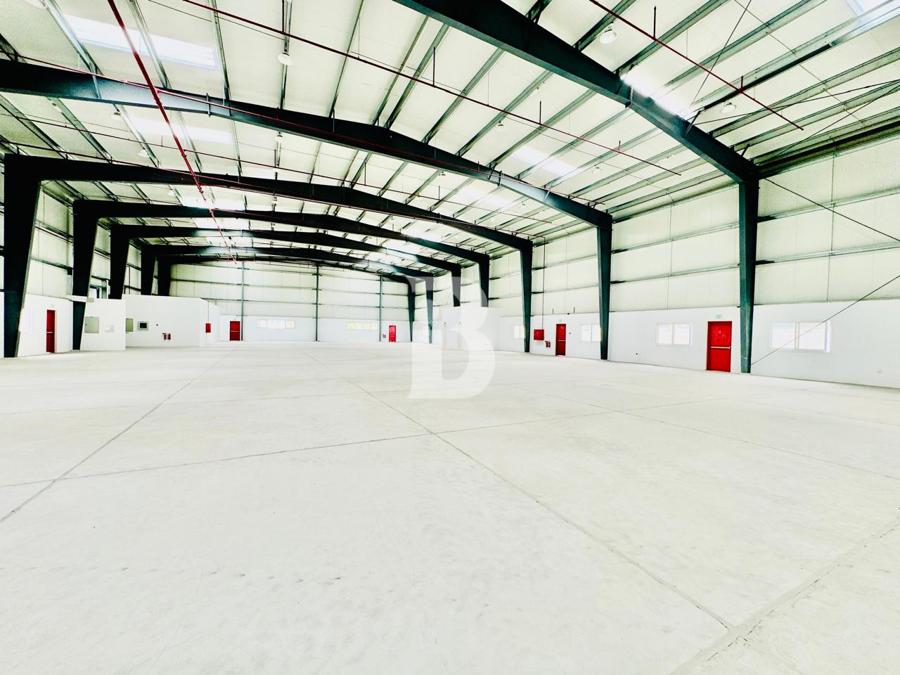 OPEN LAYOUT | 8 LOADING BAYS | 9-10MTRS HEIGHT | RACKING
