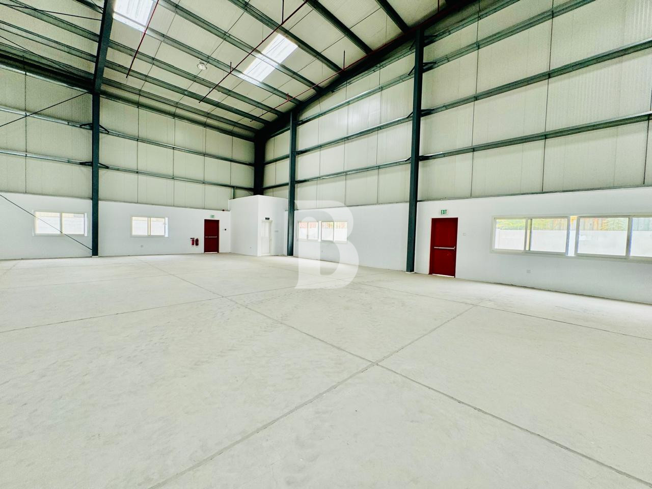 OPEN LAYOUT | 8 LOADING BAYS | 9-10MTRS HEIGHT | RACKING