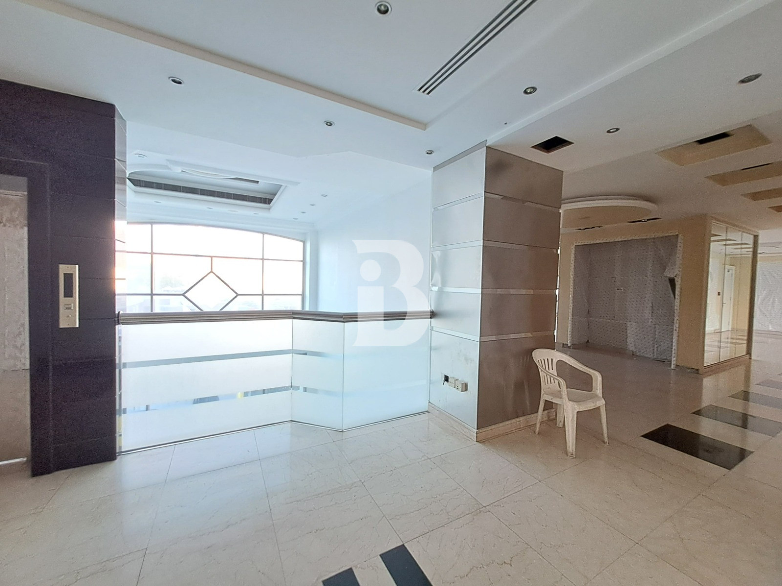 MASSIVE DUPLEX SHOWROOM | CORNICHE ROAD