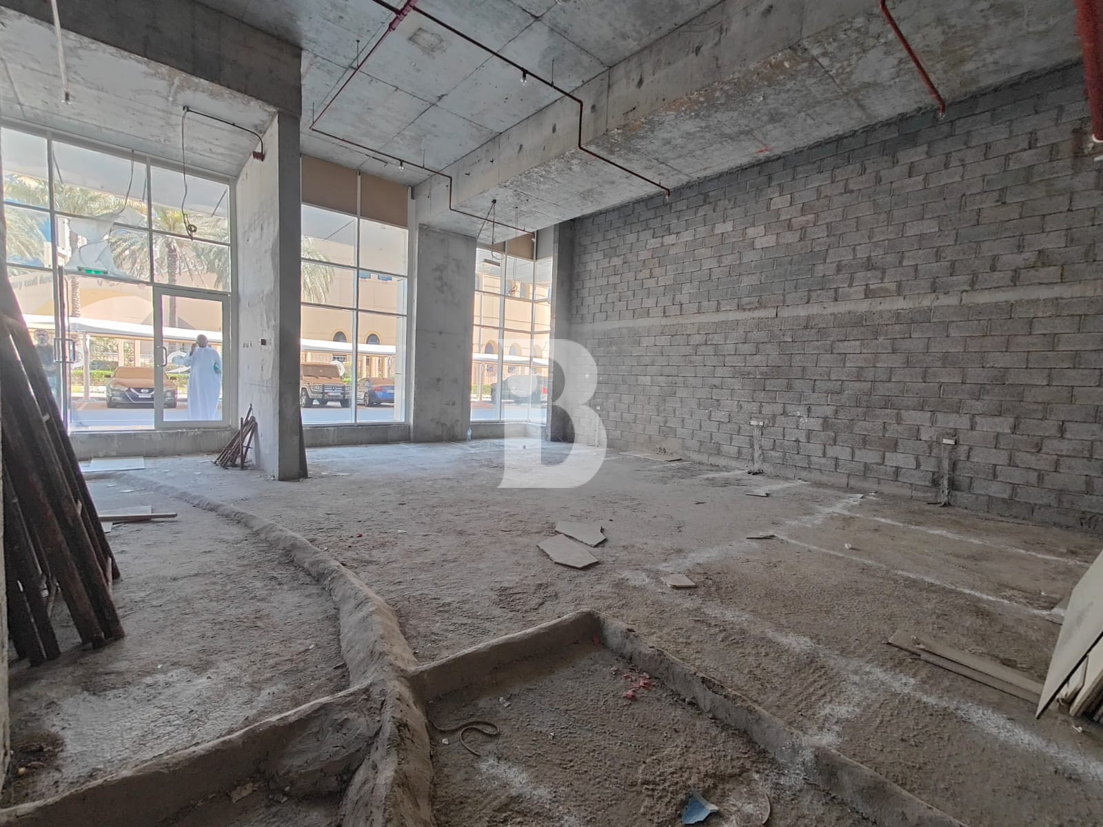 GIANT SHOP FOR RETAIL AND RESTAURANTS