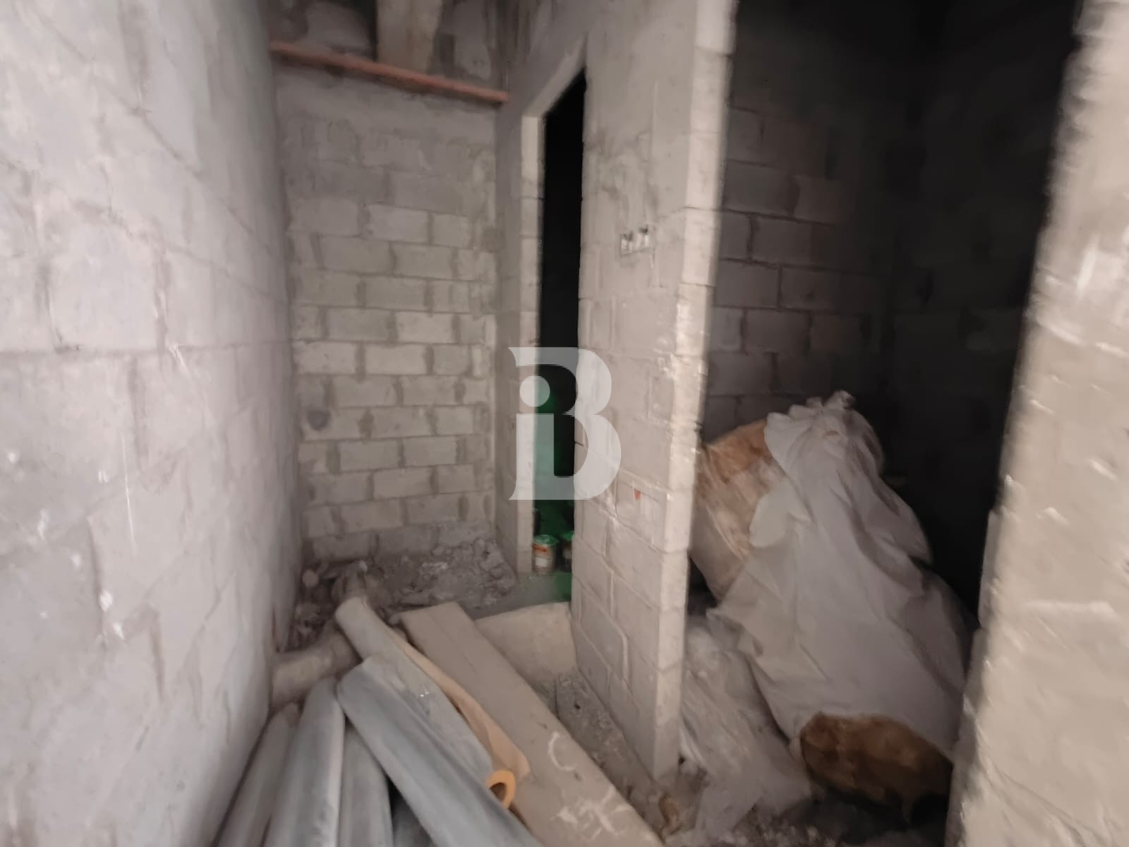 GIANT SHOP FOR RETAIL AND RESTAURANTS