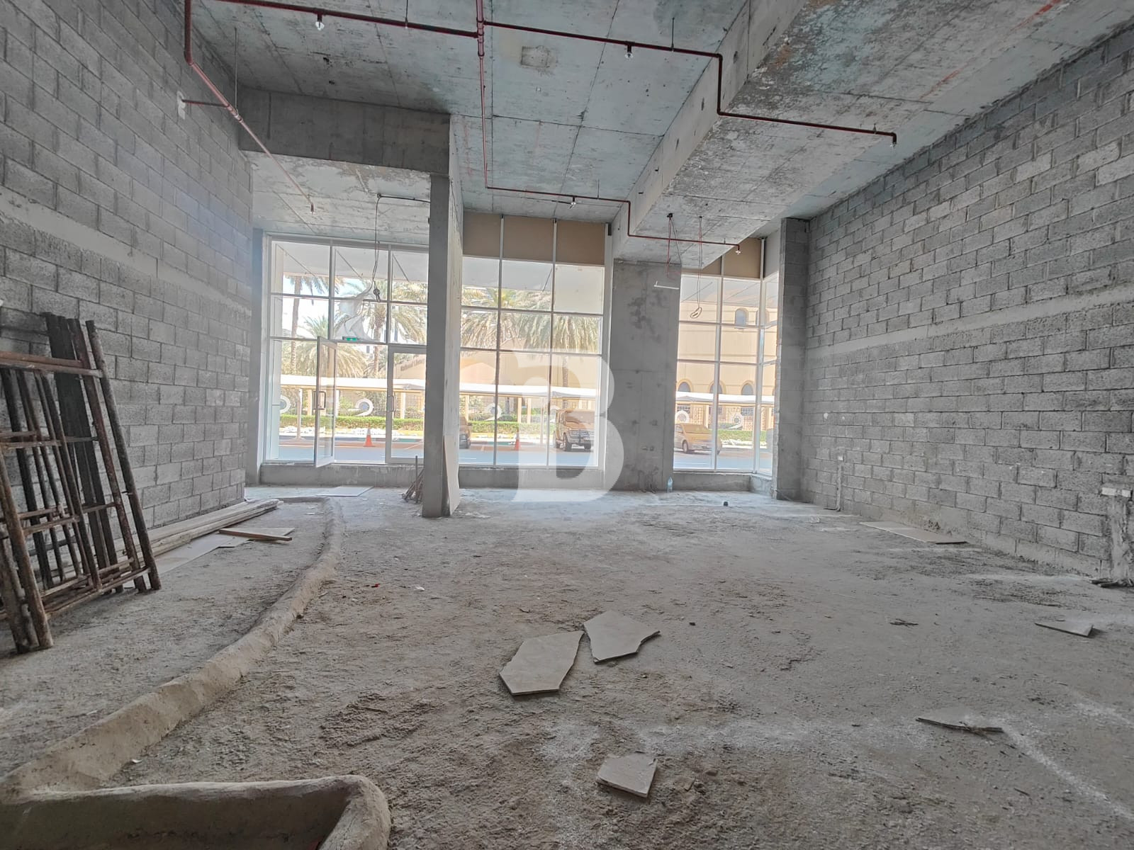 GIANT SHOP FOR RETAIL AND RESTAURANTS