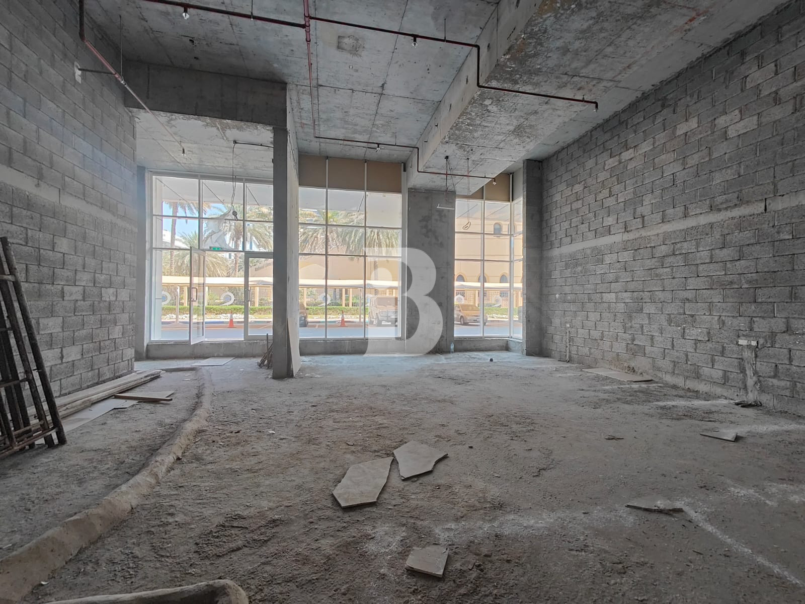 GIANT SHOP FOR RETAIL AND RESTAURANTS