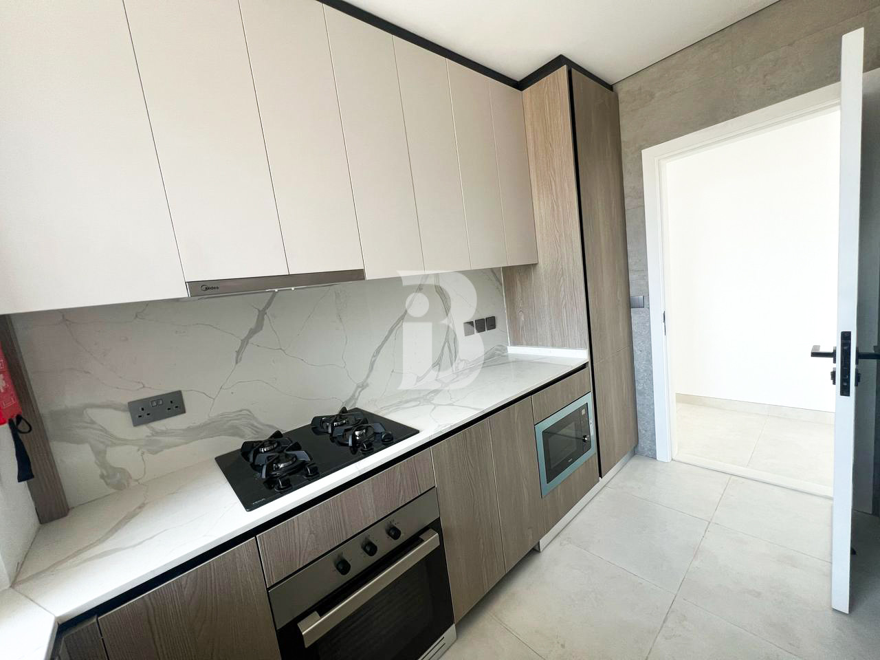 SPACIOUS | LAUNDRY ROOM | AVAILABLE FROM 1ST MAY