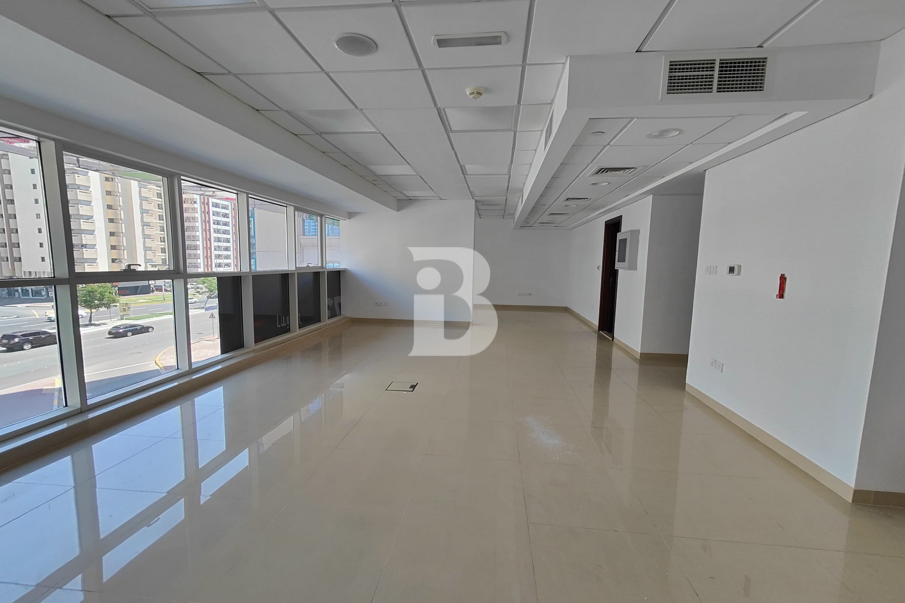 Modern | LOW-COST OFFICE BY AL WAHDA MALL