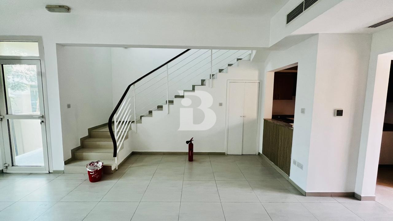 2BH TOWN HOUSE  | Spacious | Private Garden