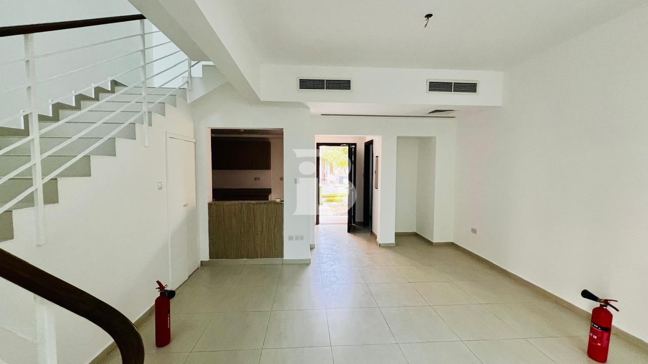 2BH TOWN HOUSE  | Spacious | Private Garden