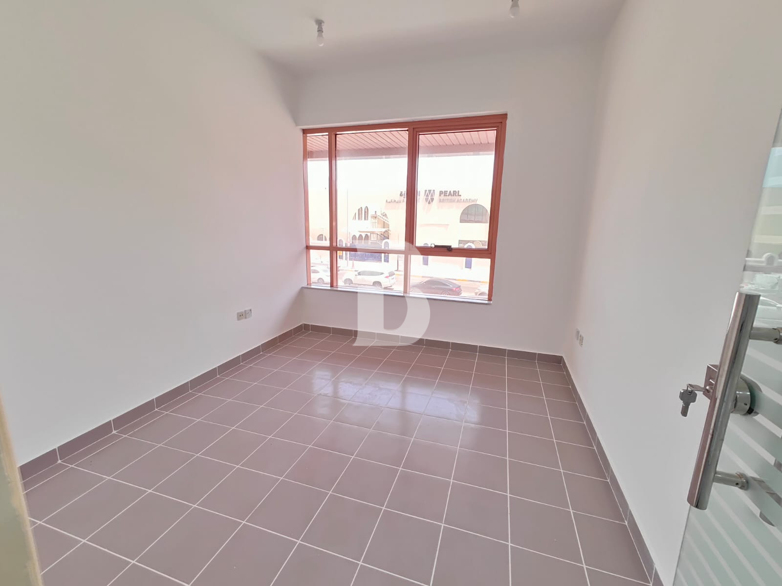 NEWLY RENOVATED | FITTED | READY TO OCCUPY 3
