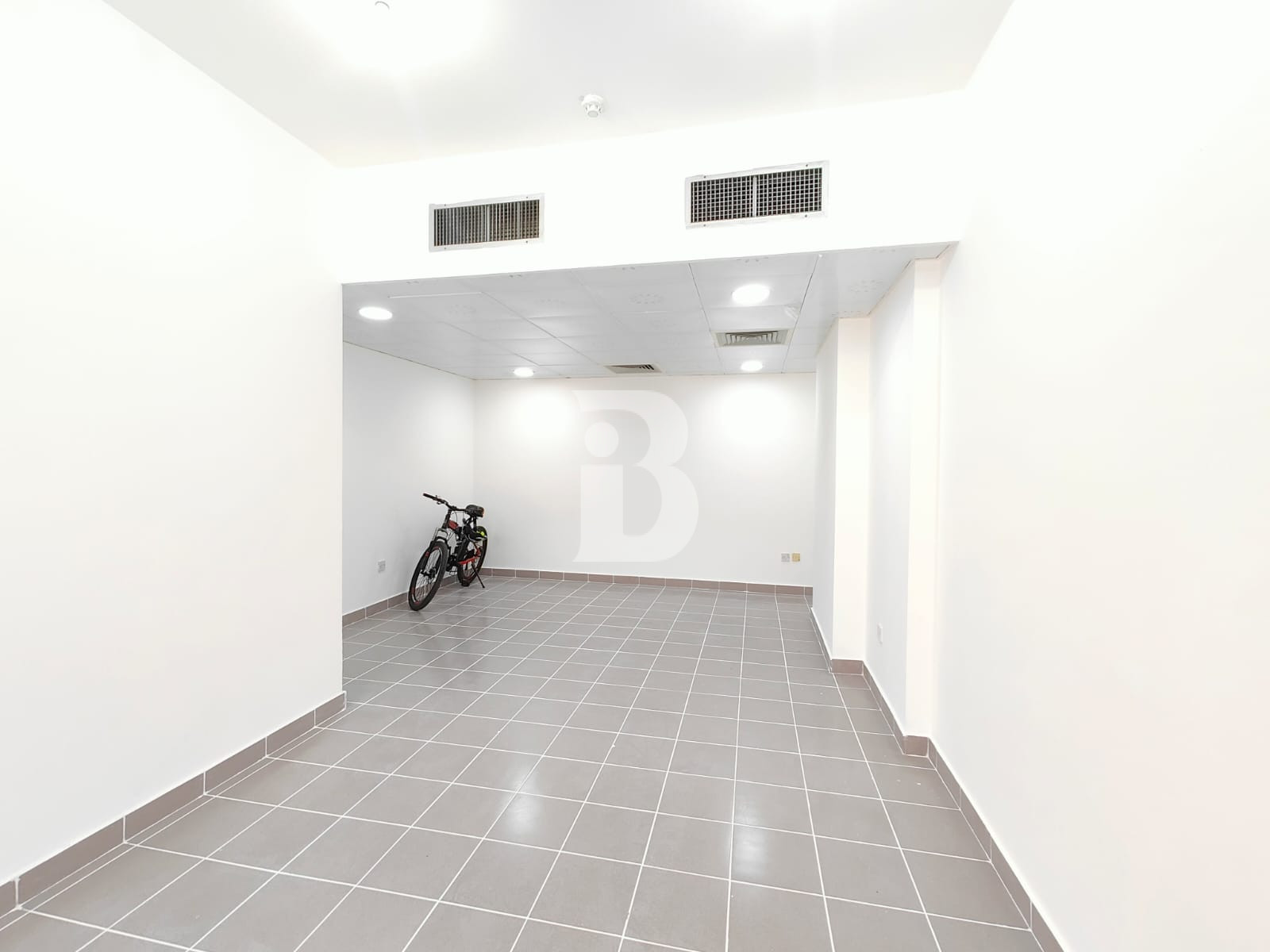 NEWLY RENOVATED | FITTED | READY TO OCCUPY