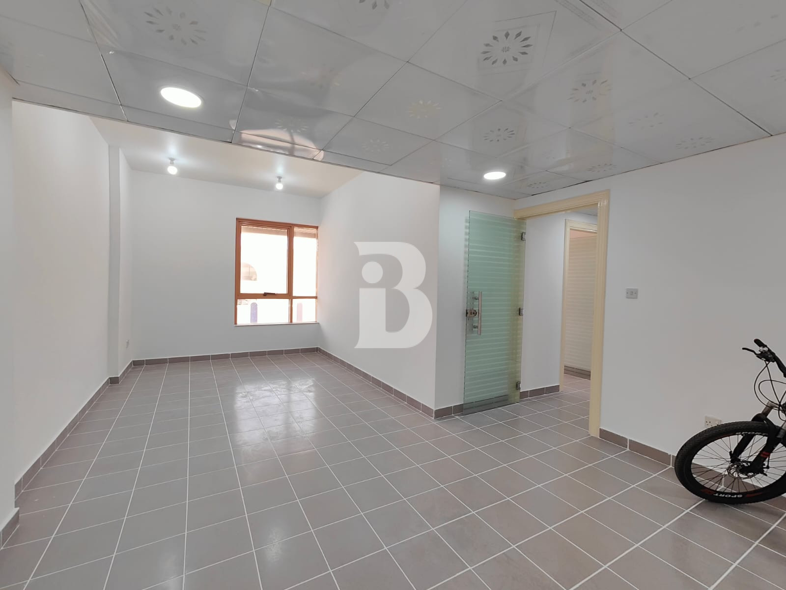 NEWLY RENOVATED | FITTED | READY TO OCCUPY 1