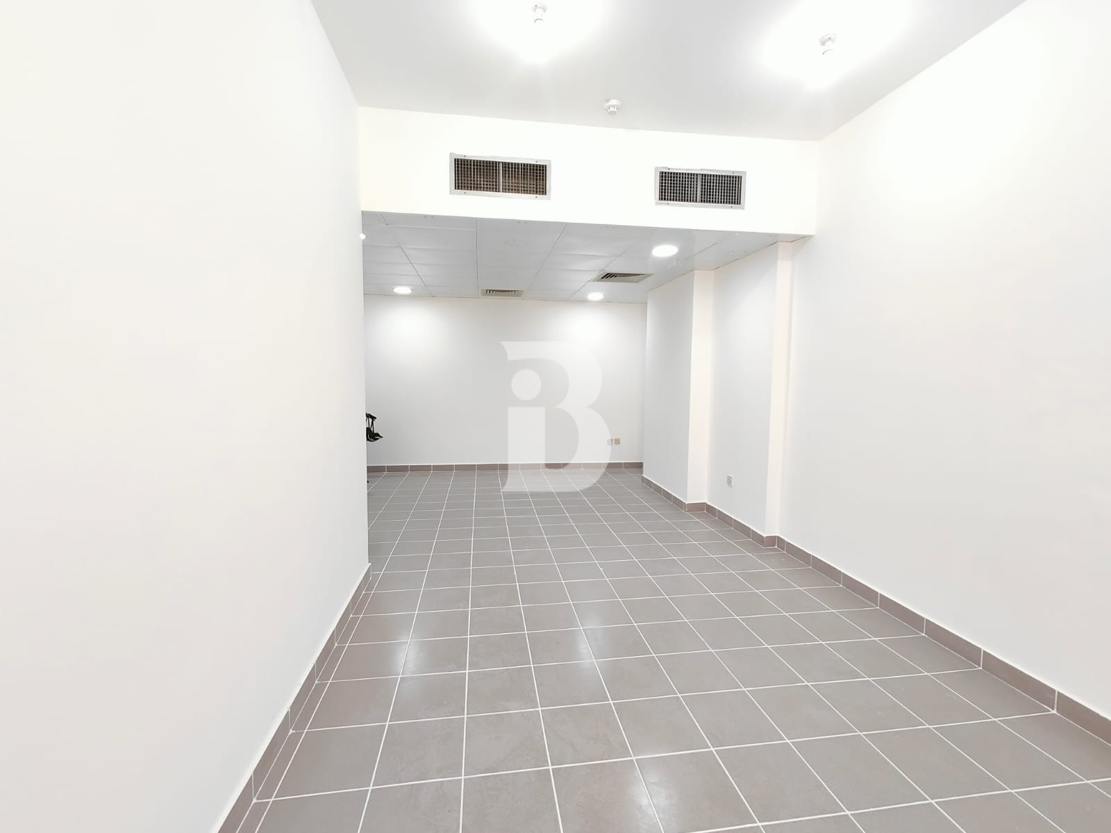 NEWLY RENOVATED | FITTED | READY TO OCCUPY 2