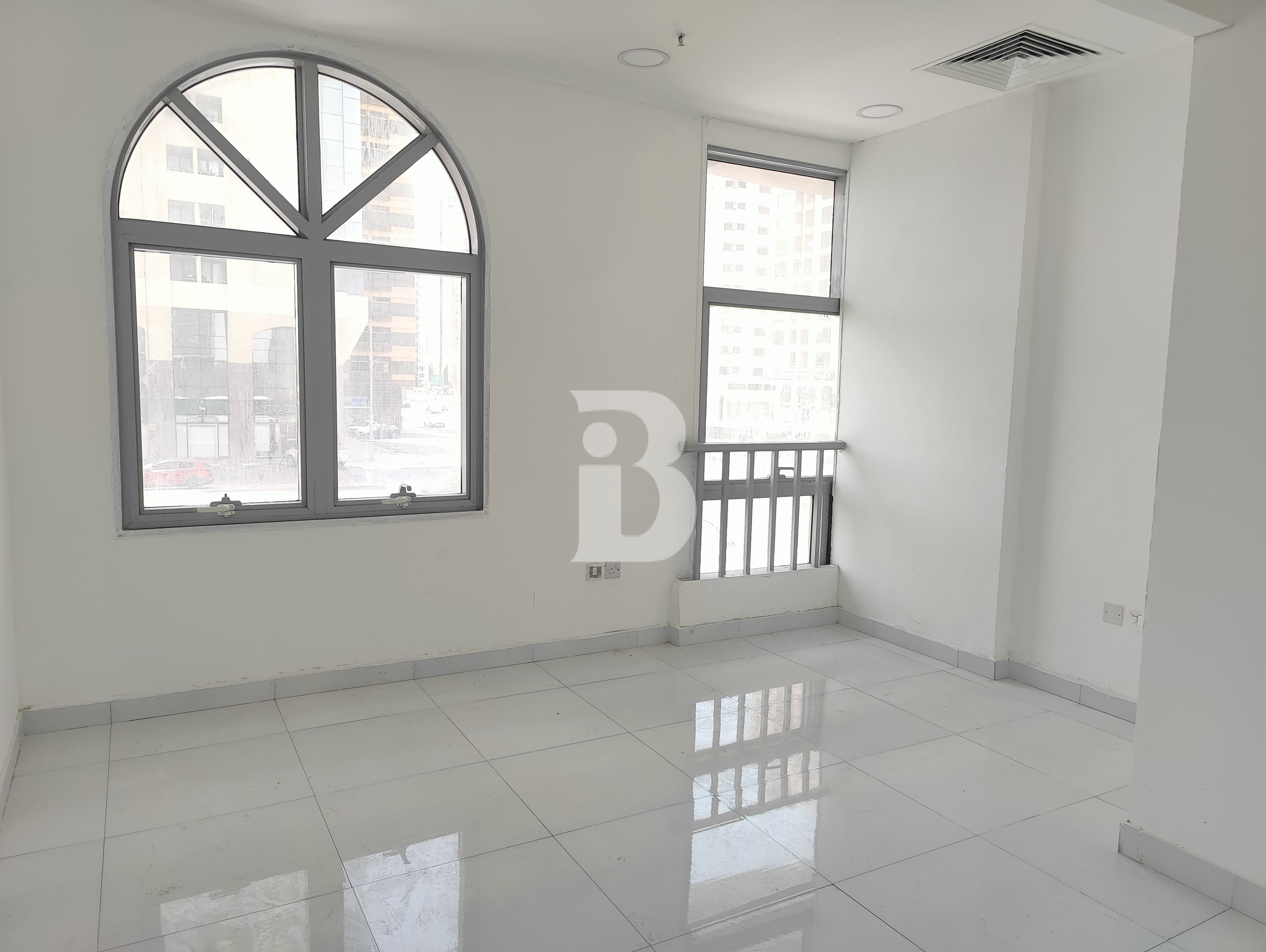 FULLY FITTED | OPEN LAYOUT | BRIGHT | EASY PARKING