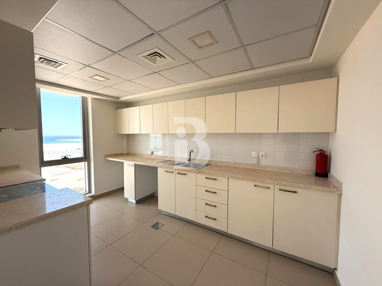 Waterfront living | Beach Access | Chiller Free