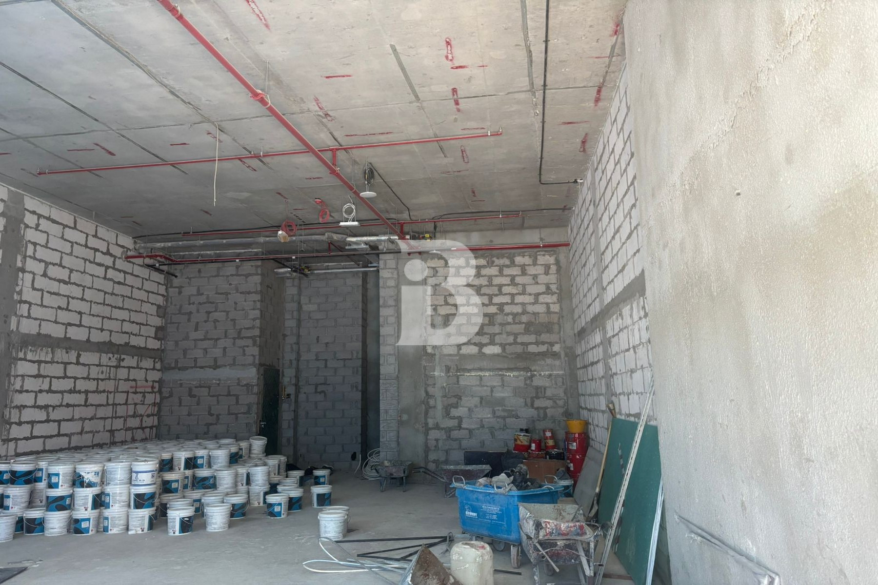 ROAD FACING| GREAT CEILING HEIGHT | BRAND NEW