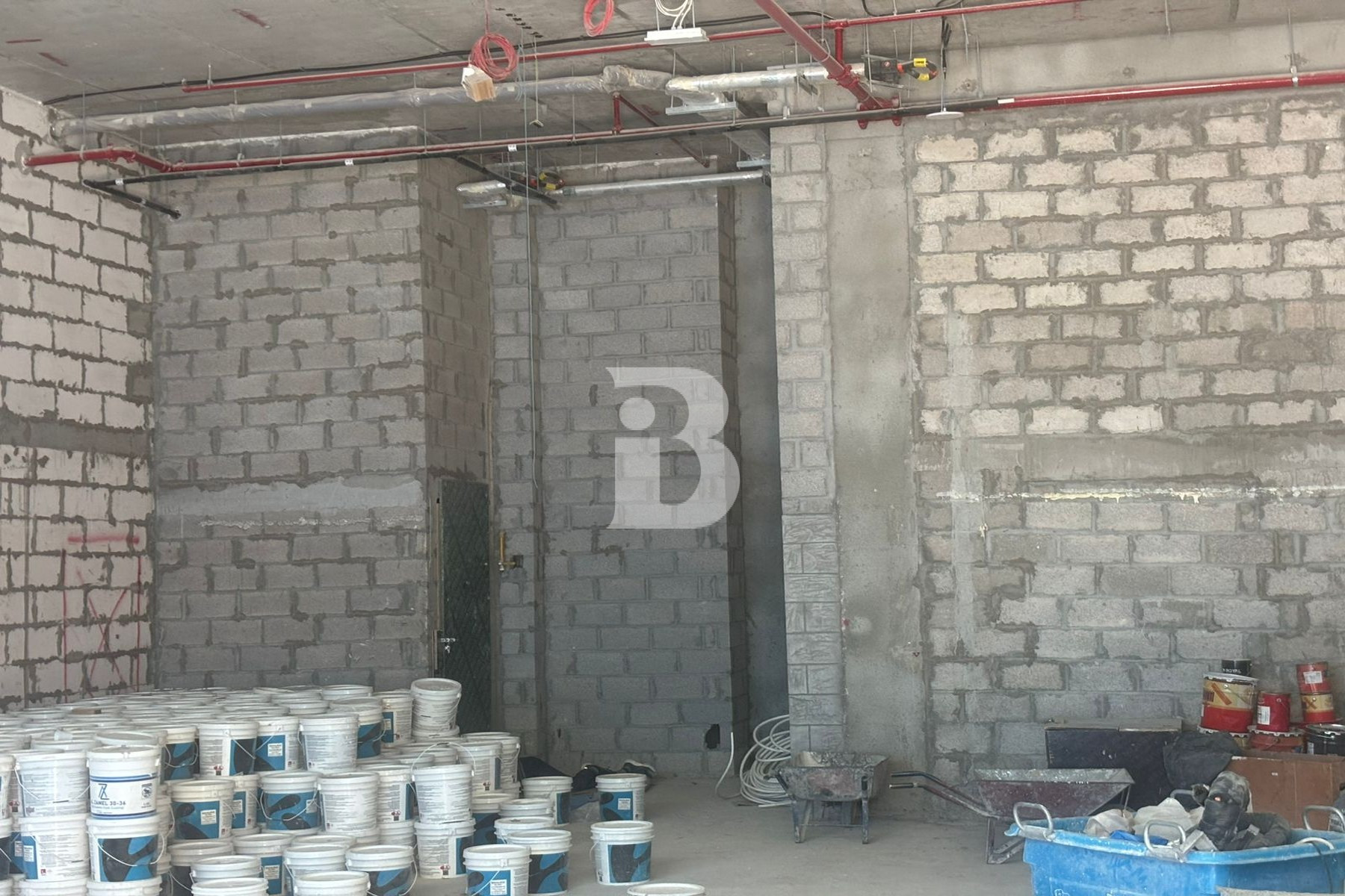 ROAD FACING| GREAT CEILING HEIGHT | BRAND NEW