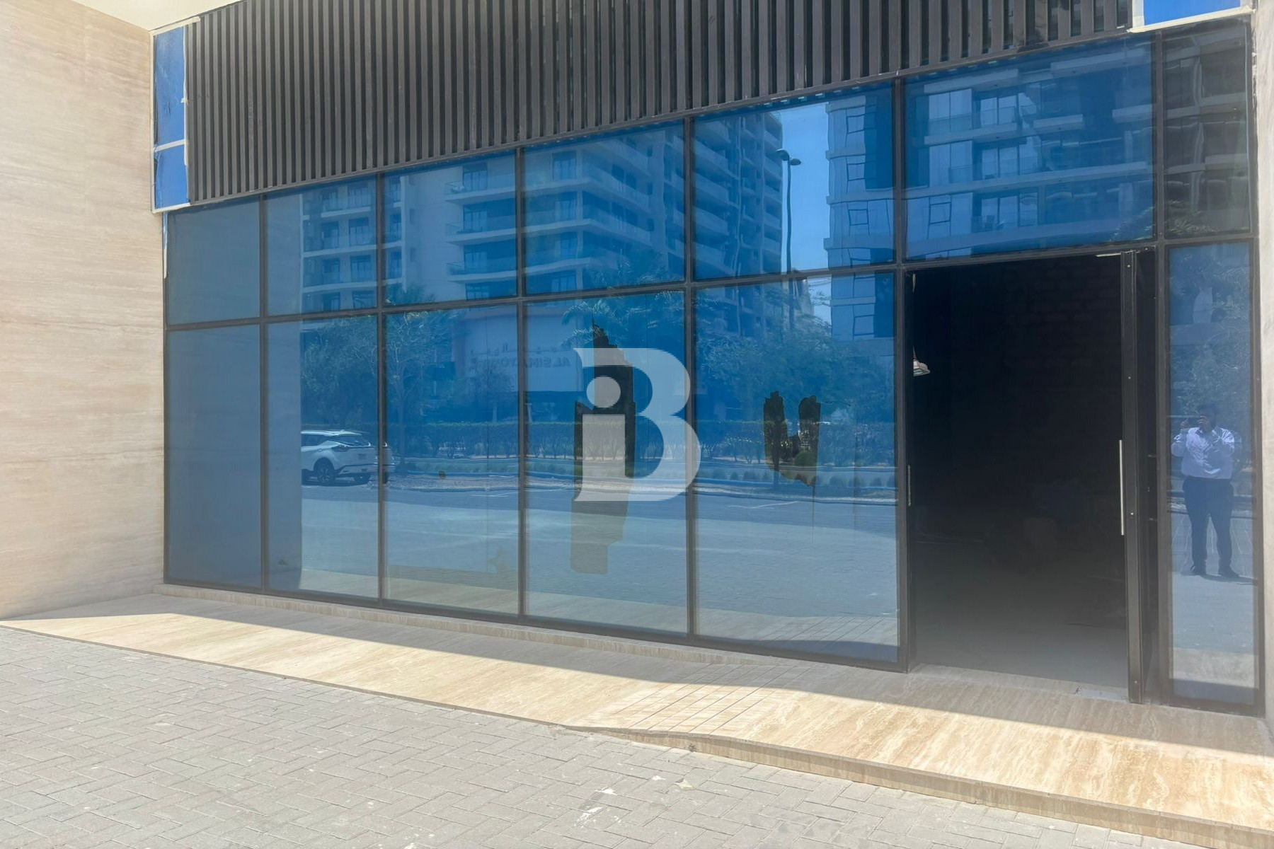 ROAD FACING| GREAT CEILING HEIGHT | BRAND NEW