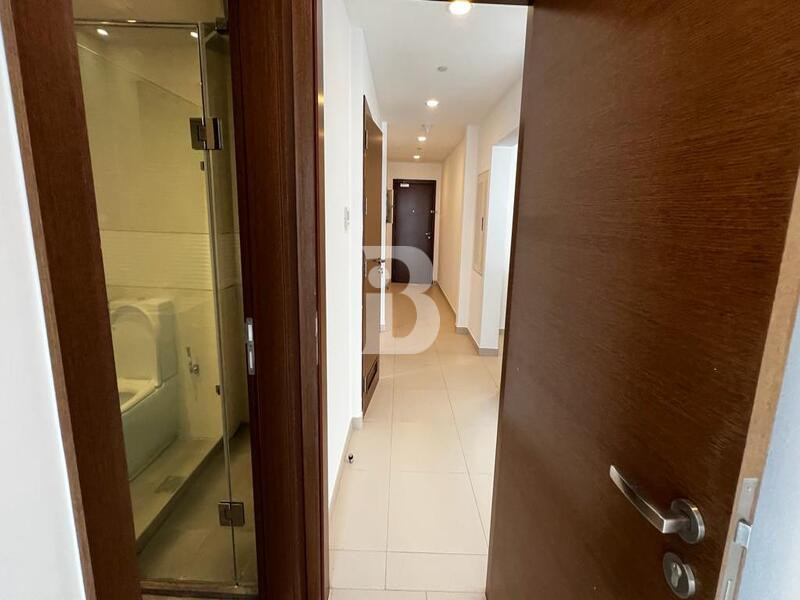 Vacant  | Luxury 1 BHK | Sea View|Spacious layout 6