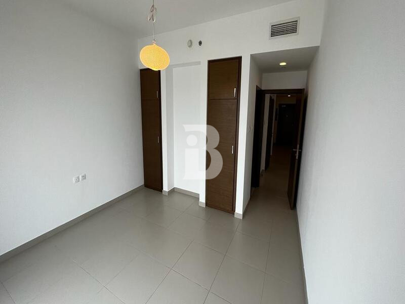 Luxury 1 BHK |Vacant |Sea View |Spacious layout