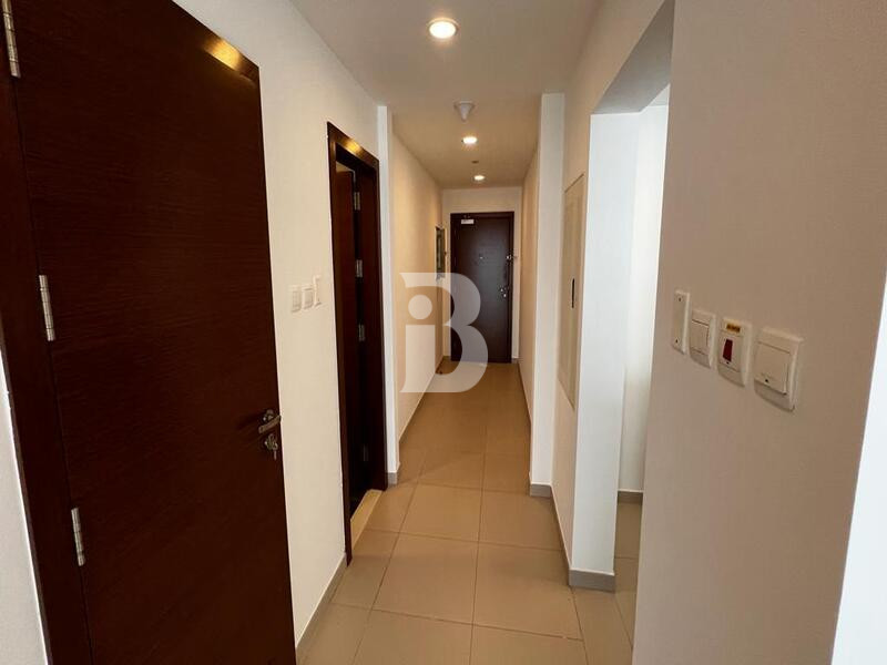Luxury 1 BHK |Vacant |Sea View |Spacious layout