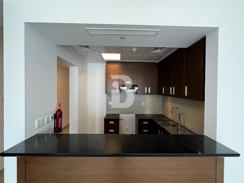 Luxury 1 BHK |Vacant |Sea View |Spacious layout