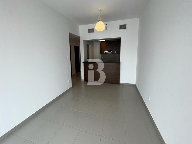 Luxury 1 BHK |Vacant |Sea View |Spacious layout