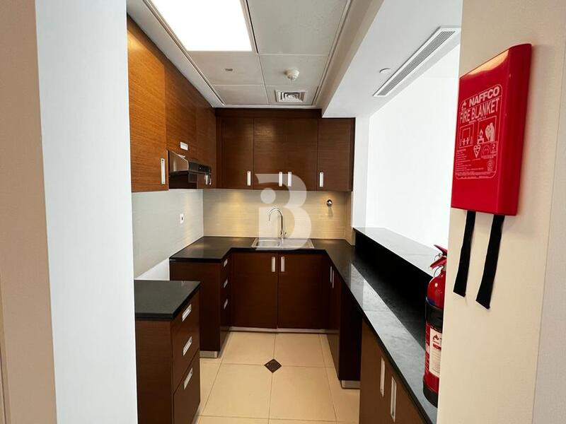 Vacant  | Luxury 1 BHK | Sea View|Spacious layout 7